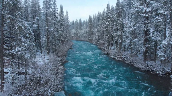Красивая Бирюзовая Река Снежной Долине — стоковое фото