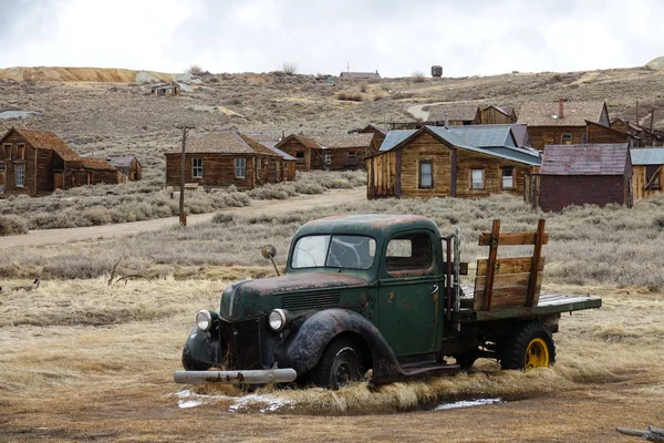 Camião Vintage Verde Decadente Como Deixado Abandonado Famosa Cidade Mineração — Fotografia de Stock