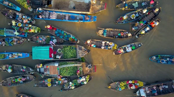 Comerciantes Flotantes Del Mercado Haciendo Negocios Desde Sus Barcos Madera — Foto de Stock