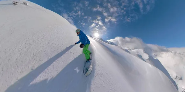 Młody Pro Snowboarder Jazda Wielkiej Góry Snow Park Skoki Wysokiej — Zdjęcie stockowe