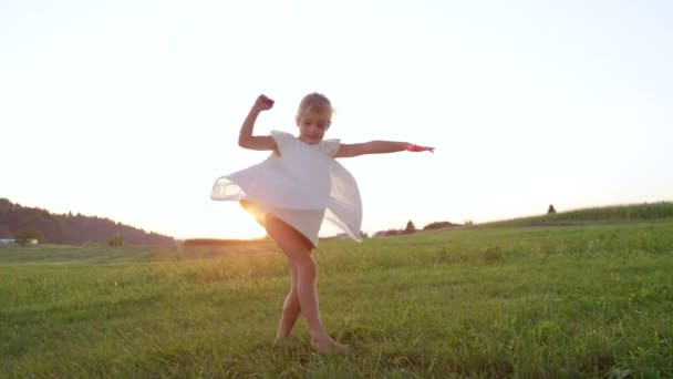 Slow Motion Close Silly Girl Dancing Spinning Green Meadow Late — Stock Video