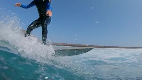 Slow Motion Underwater Cheerful Surfboarder Catching Riding Wave Sunny Lobos — Stock Video
