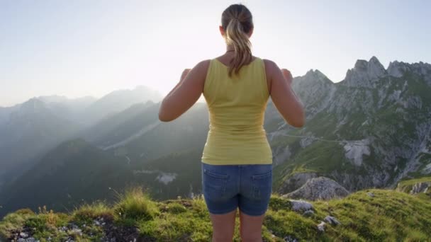 Slow Motion Back View Unrecognizable Woman Cheering She Hiked Top — Stock Video