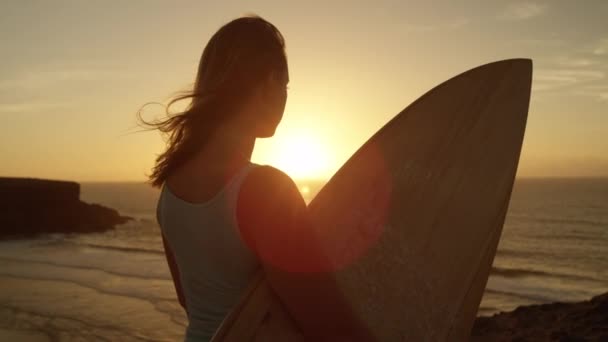 Slow Motion Close Surfer Girl Standing Rocky Ocean Cliff Watching — Stock Video