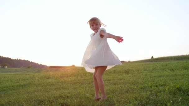 Slow Motion Close Silly Girl Dancing Spinning Green Meadow Late — Stock Video