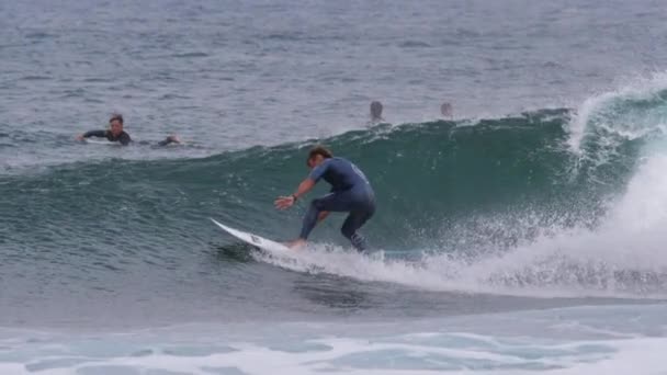 Oktober 2017 Fuerteventura Kanarieöarna Slow Motion Erfaren Surfare Kille Carving — Stockvideo