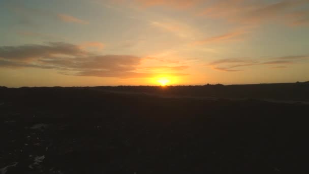 Aerial Carro Dirigindo Estrada Local Fuerteventura Island Cativante Pôr Sol — Vídeo de Stock