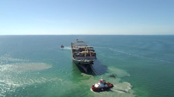 Koper Slowenien Juni 2017 Antenne Maersk Containerschiff Kreuzt Als Kleiner — Stockvideo