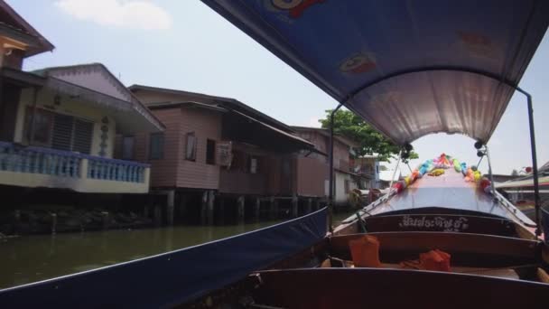 Bangkok Thailand Mars 2017 Låg Vinkel Driver Genom Floden Kanaler — Stockvideo