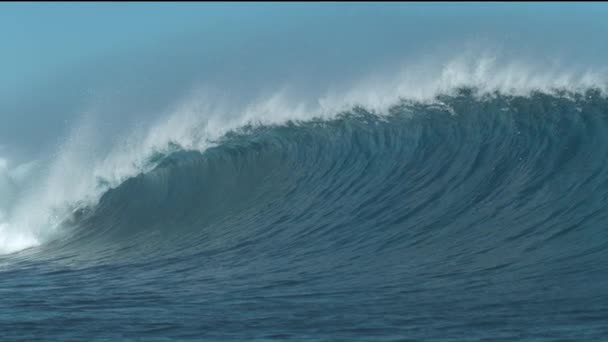 Close Awesome Shot Huge Tube Wave Crashing Remote Exotic Island — Stock Video