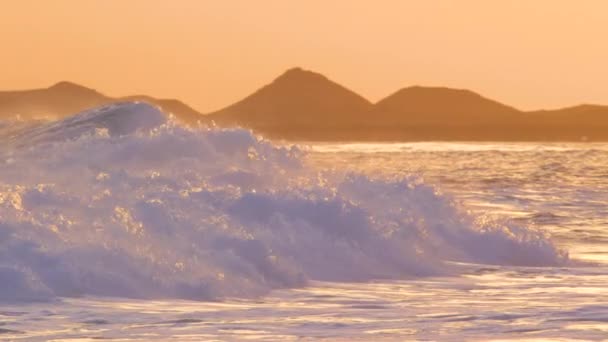 Zeitlupe Schäumendes Wasser Aus Dem Ozean Das Einem Schönen Abend — Stockvideo