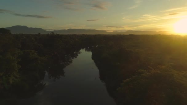 Aerial Lens Flare Volando Hacia Impresionante Puesta Sol Que Brilla — Vídeos de Stock