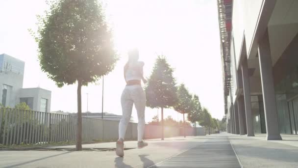 Lenta Moción Close Lense Flare Mujer Joven Irreconocible Equipo Gimnasio — Vídeo de stock