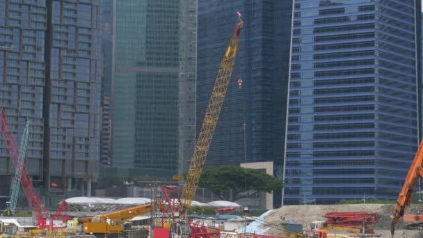 Heavy Machinery Helping Workers Construction Site Urban Metropolitan City Workers — Stock Video