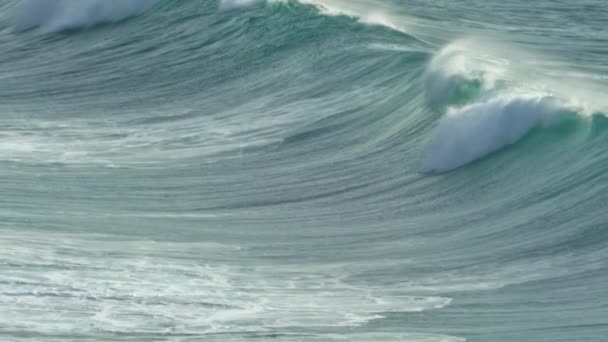 Low Motion Ondas Azuis Cristalinas Batendo Direção Praia Tranquila Ondas — Vídeo de Stock