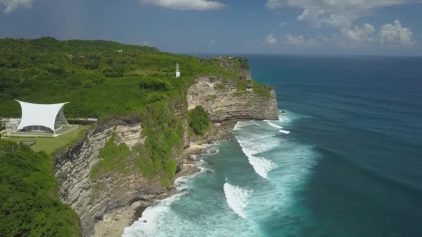 Aerial Voando Acima Resort Turístico Exótico Fresco Localizado Lado Penhasco — Vídeo de Stock