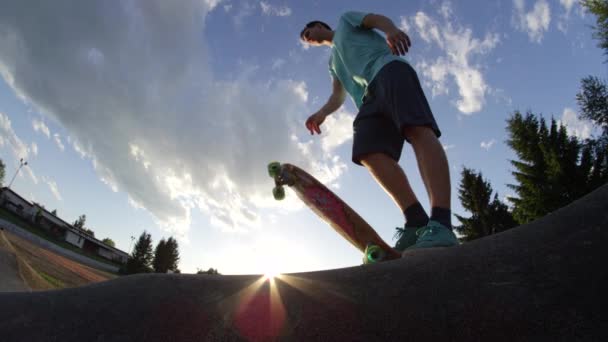 Slow Motion Low Angle Lens Flare Pro Longboarder Starts His — Stock Video