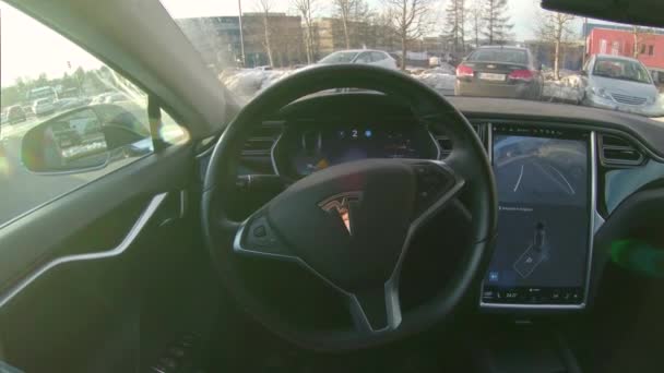 Tesla Autonomous Car Março 2018 Lens Flare Raios Sol Madrugada — Vídeo de Stock