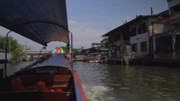 Bangkok Thailand Mars 2017 Låg Vinkel Vatten Taxi Stopp Thailändare — Stockvideo