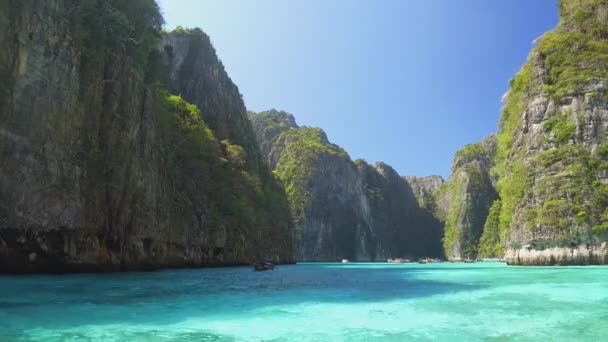 Pov Longtail Boats Tourist Filled Yachts Sailing Cliffs Stunning Emerald — Stock Video