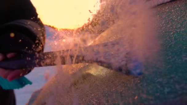 Slow Motion Close Dof Persoon Reiniging Ochtend Vorst Van Een — Stockvideo