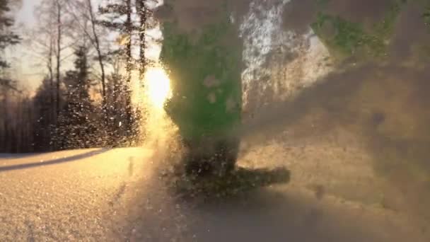 Slow Motion Närbild Oigenkännlig Person Snöskor Genom Vacker Snöig Natur — Stockvideo