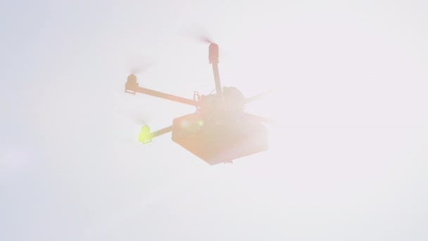 Cerrar Lentes Flare Uav Drone Entrega Mercancías Entrega Regalos Última — Vídeo de stock
