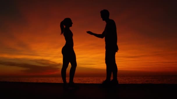 Slow Motion Silhouette Couple Forme Inconnu Cinq Hauts Après Avoir — Video