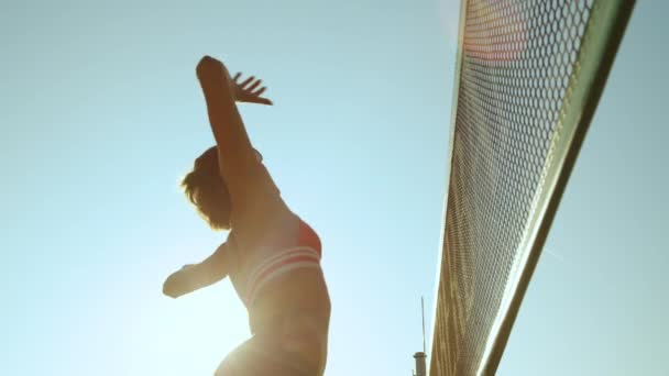 Повільний Рух Ленс Флер Close Low Angle Молода Жінка Волейбол — стокове відео