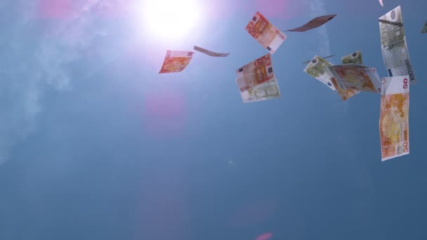 Slow Motion Close Geld Dat Uit Lucht Valt Euro Biljetten — Stockvideo