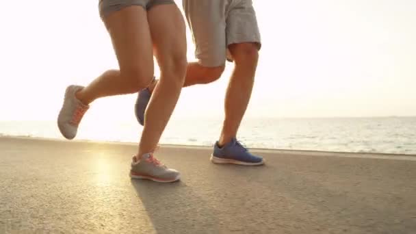 Slow Motion Low Angle Lens Flare Young Girlfriend Boyfriend Jogging — ストック動画