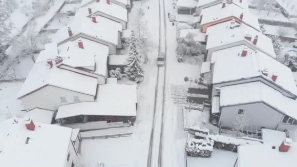 Aereo Tranquilla Cittadina Suburbana Bianco Inverno Volando Sopra Tranquilli Sobborghi — Video Stock