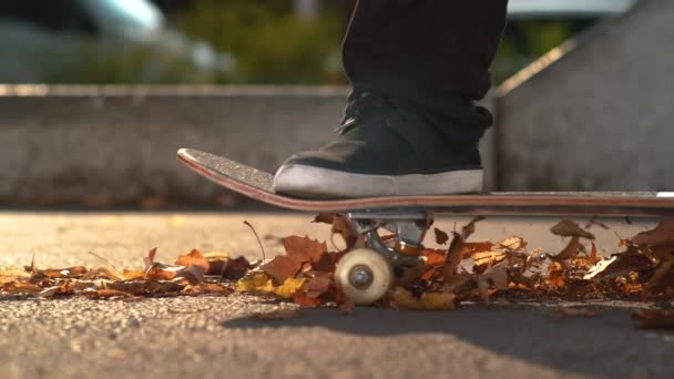 Lent Motion Fermer Jeune Patineur Inconnu Monte Son Pont Travers — Video