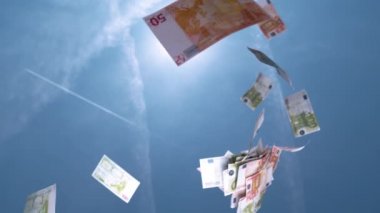 Slow Motion, Close Up: gökten para yağıyor. Mavi gökyüzünden düşen Avro banknotları. Yığınla para getiren başarılı bir iş. Kârlı bir iş ve yüksek maaş. Kazanan Piyango