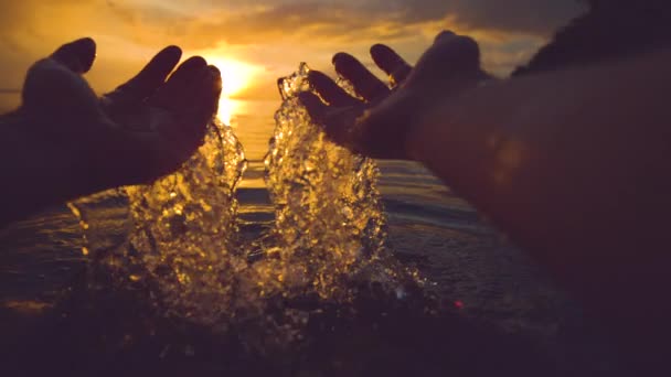 Slow Motion Pov Dof Splashing Glassy Ocean Water Breathtaking Golden — Stock Video