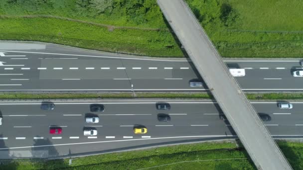 Letecký Shora Dolů Hustý Provoz Zpomaluje Přetížení Rušné Asfaltové Dálnici — Stock video