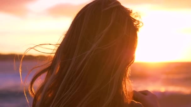 Slow Motion Close Lens Flare Unrecognizable Female Photographer Wind Her — Stock Video