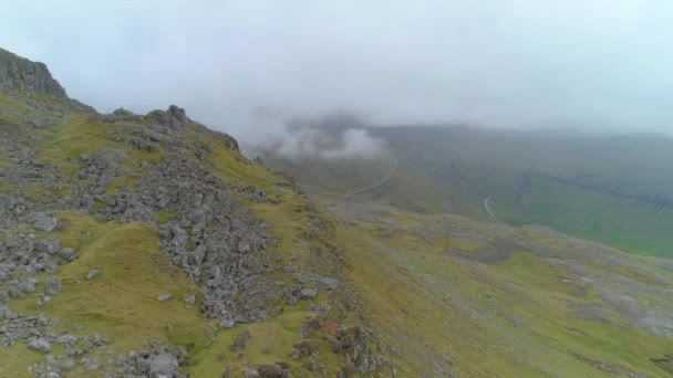 Luchtfoto Vliegen Het Ruige Groene Vasteland Van Een Adembenemend Fjord — Stockvideo