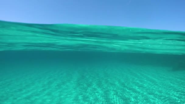 Slow Motion Half Underwater Spectacular Shot Distant Island Middle Crystal — Stock Video