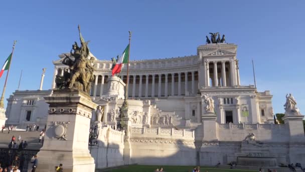 Vittoriano Rome 2017 여행객들이 지나가면서 대리석 비토리아 건물을 양식의 — 비디오
