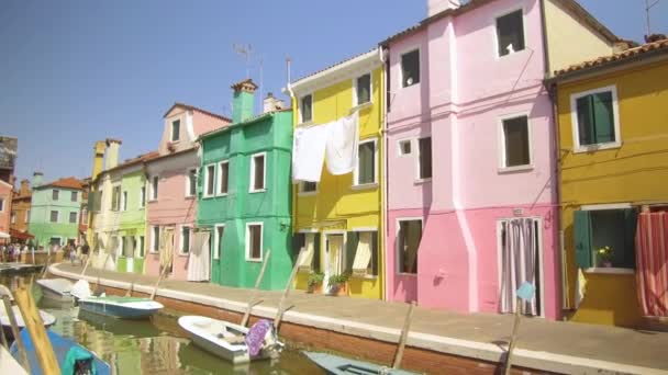 Burano Italien Juni 2017 Große Weiße Laken Flattern Sommerwind Der — Stockvideo