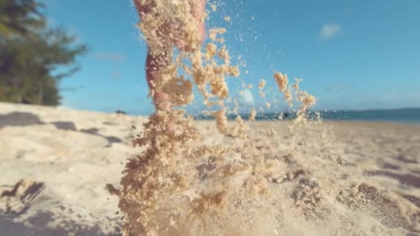 Slow Motion Närbild Låg Vinkel Dof Partiklar Sand Flyga Luften — Stockvideo