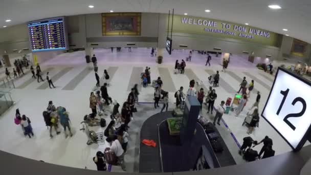 Flughafen Thailand 2018 Überfüllte Gepäckausgabe Belebten Flughafen Don Mueang Gruppe — Stockvideo