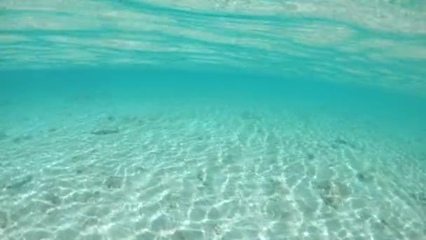 Half Underwater Increíble Vista Del Pintoresco Hotel Justo Impresionante Playa — Vídeo de stock