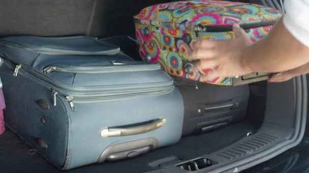 Motion Lent Fermer Touriste Masculin Méconnaissable Emballant Ses Sacs Ceux — Video