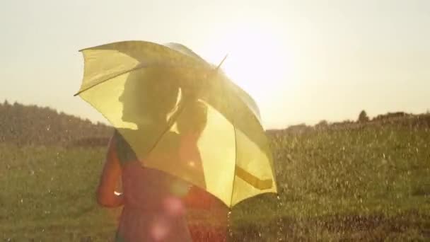 Slow Motion Close Sun Flare Cheerful Blonde Girl Dances Rain — Stock Video