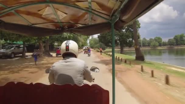 Angkor Wat Kambodscha April 2017 Pov Einem Tuk Tuk Sitzend — Stockvideo