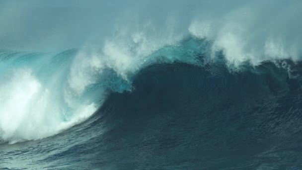 Movimiento Lento Cerrar Impresionante Disparo Color Esmeralda Onda Barril Estrellándose — Vídeos de Stock