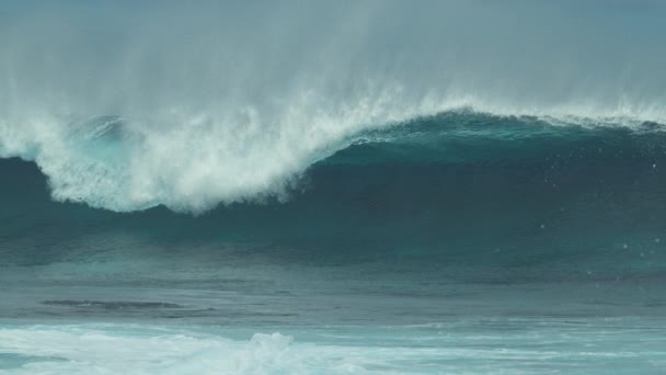 Slow Motion Close Adembenemende Blue Barrel Wave Die Een Zonnige — Stockvideo