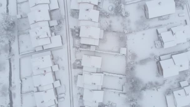 Aerial Top Primeira Queda Neve Inverno Cobre Cidade Tranquila Com — Vídeo de Stock